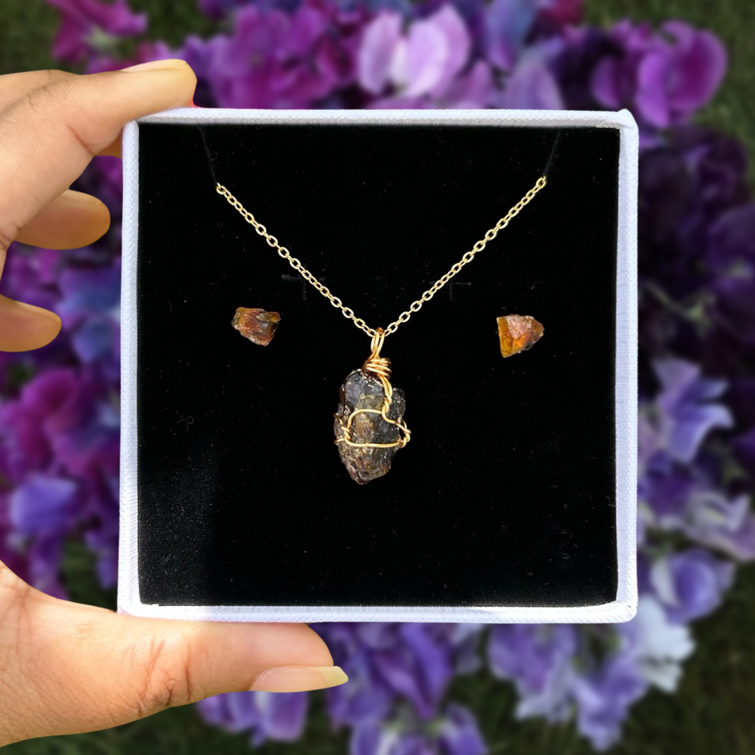 Amber Pendant Necklace with Complimentary Stud Earrings