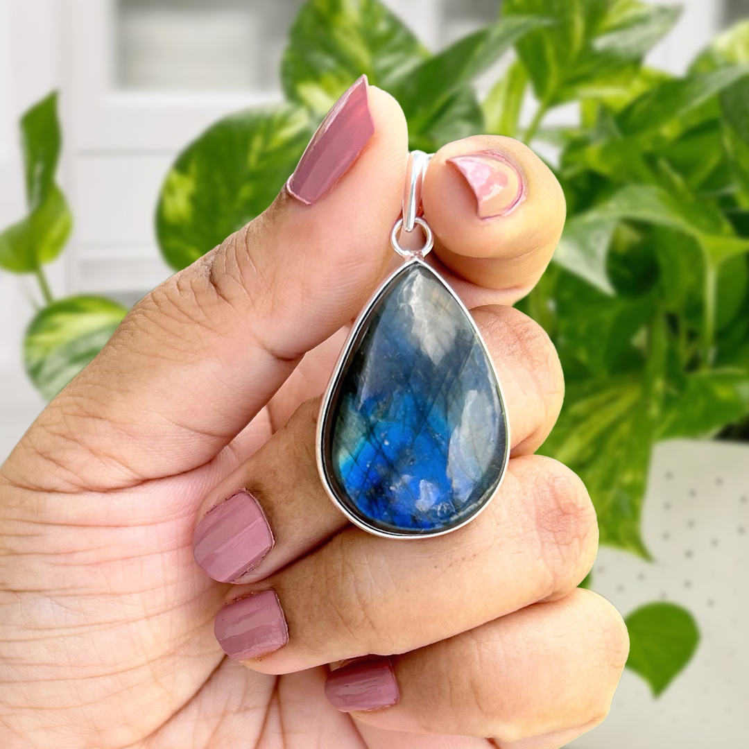 Labradorite Vintage Pendant Necklace