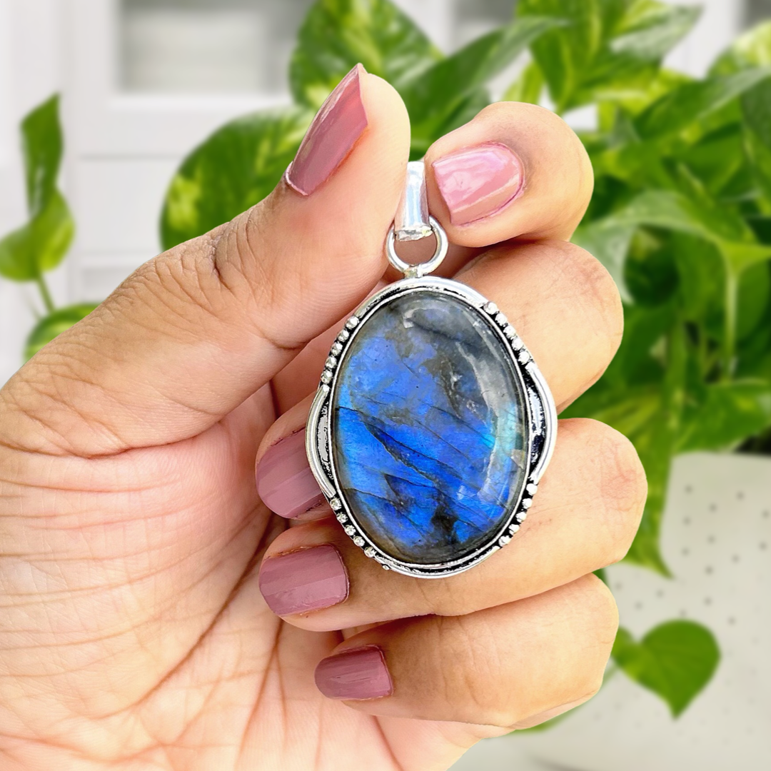 Labradorite Vintage Pendant Necklace