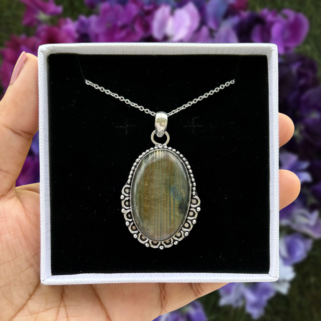Labradorite Vintage Pendant Necklace