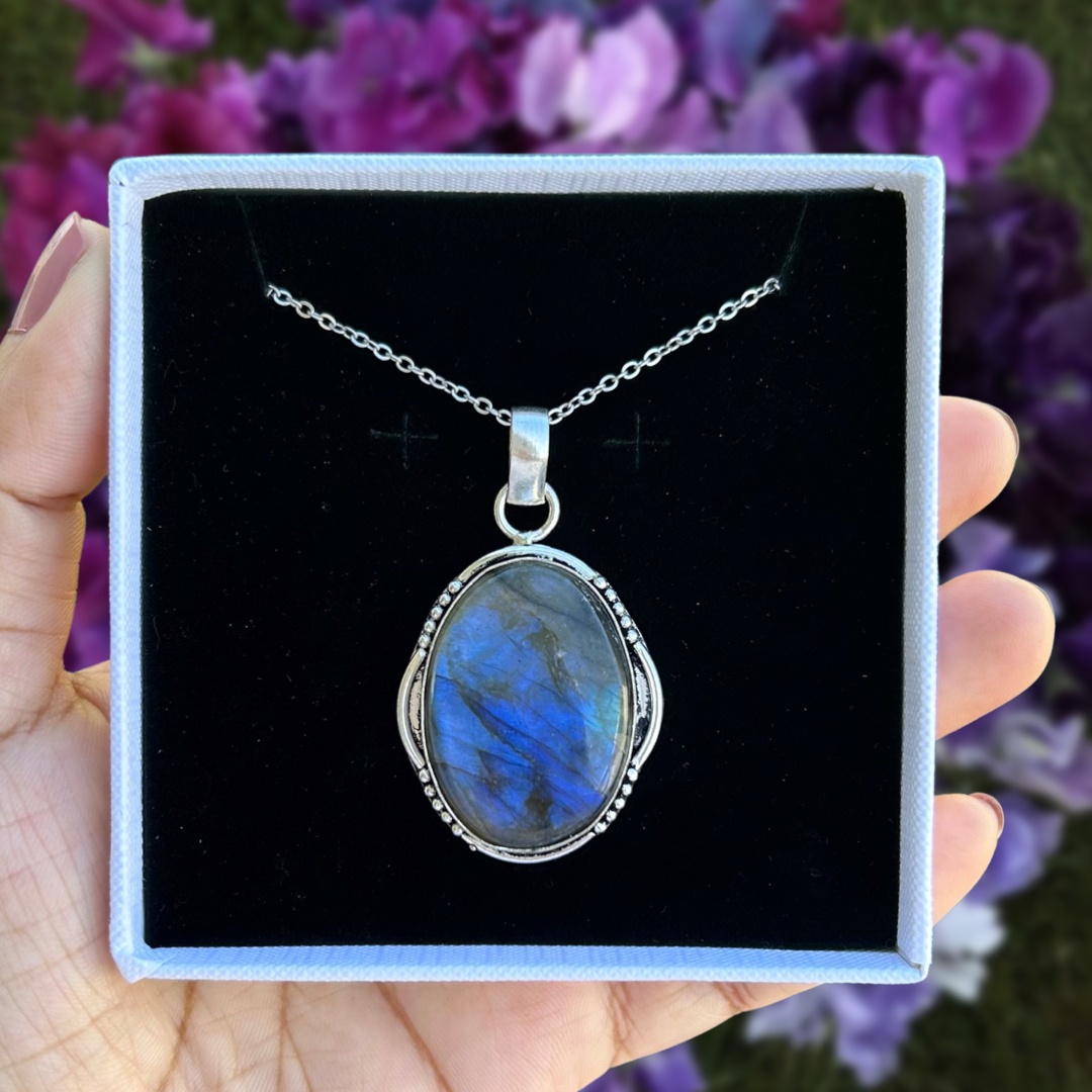 Labradorite Vintage Pendant Necklace