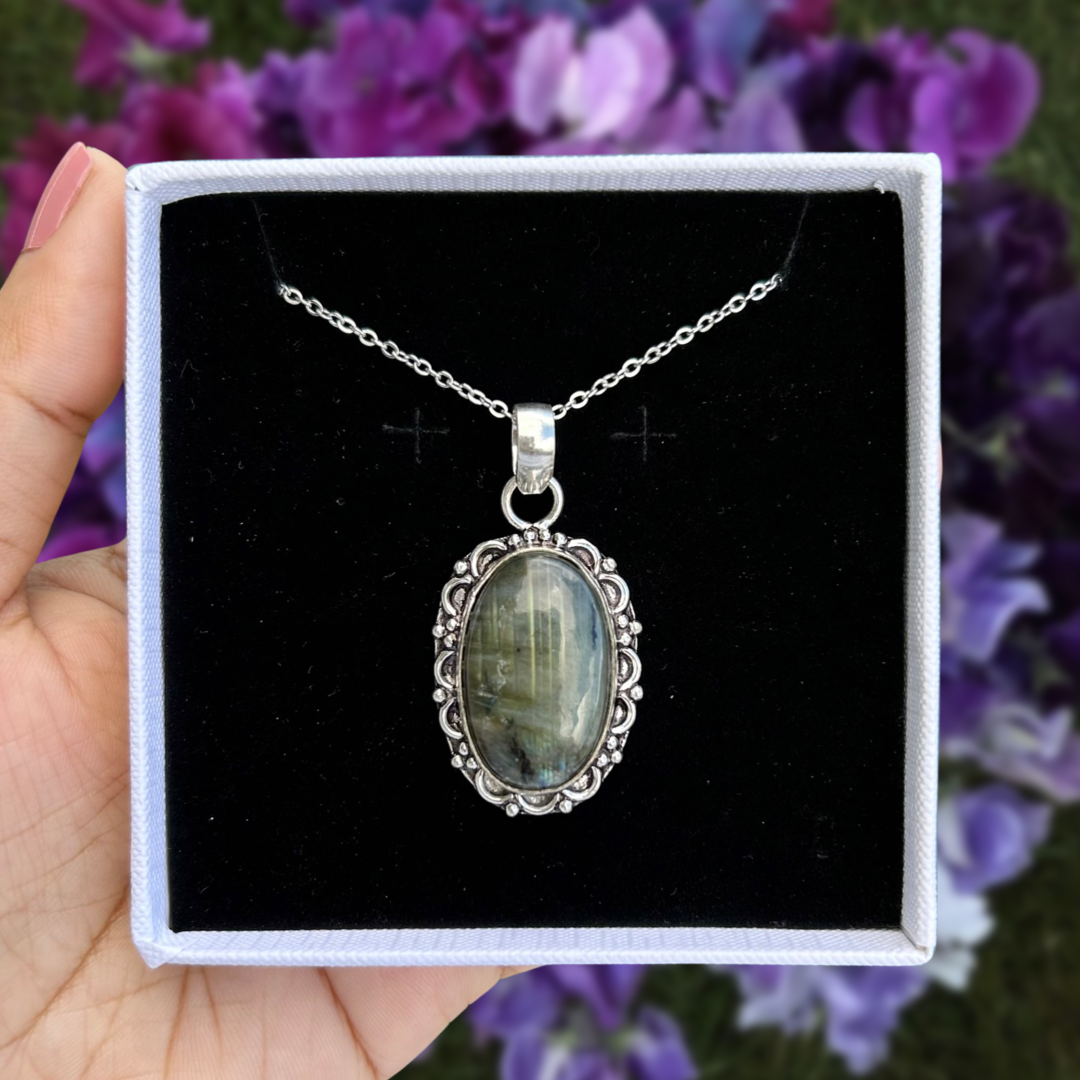 Labradorite Vintage Pendant Necklace