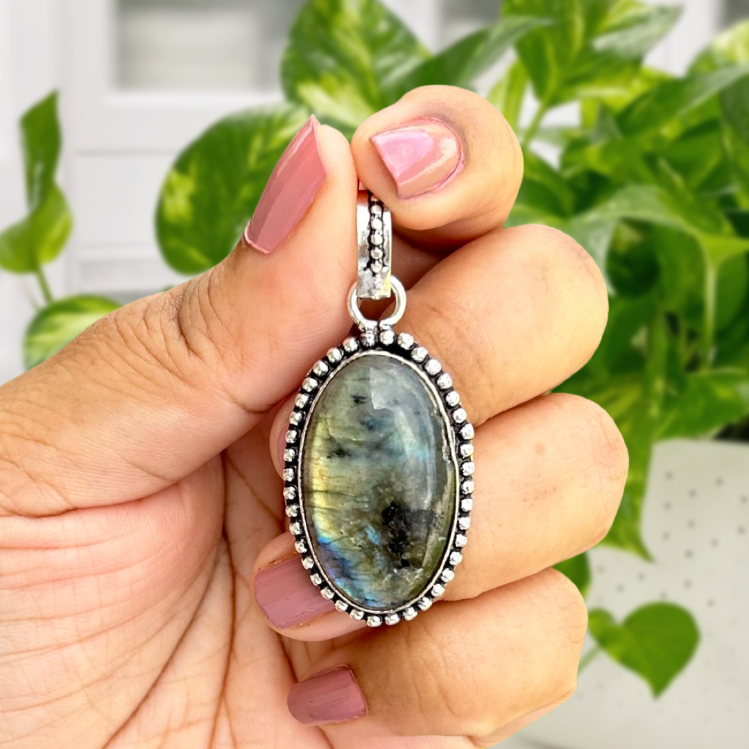 Labradorite Vintage Pendant Necklace