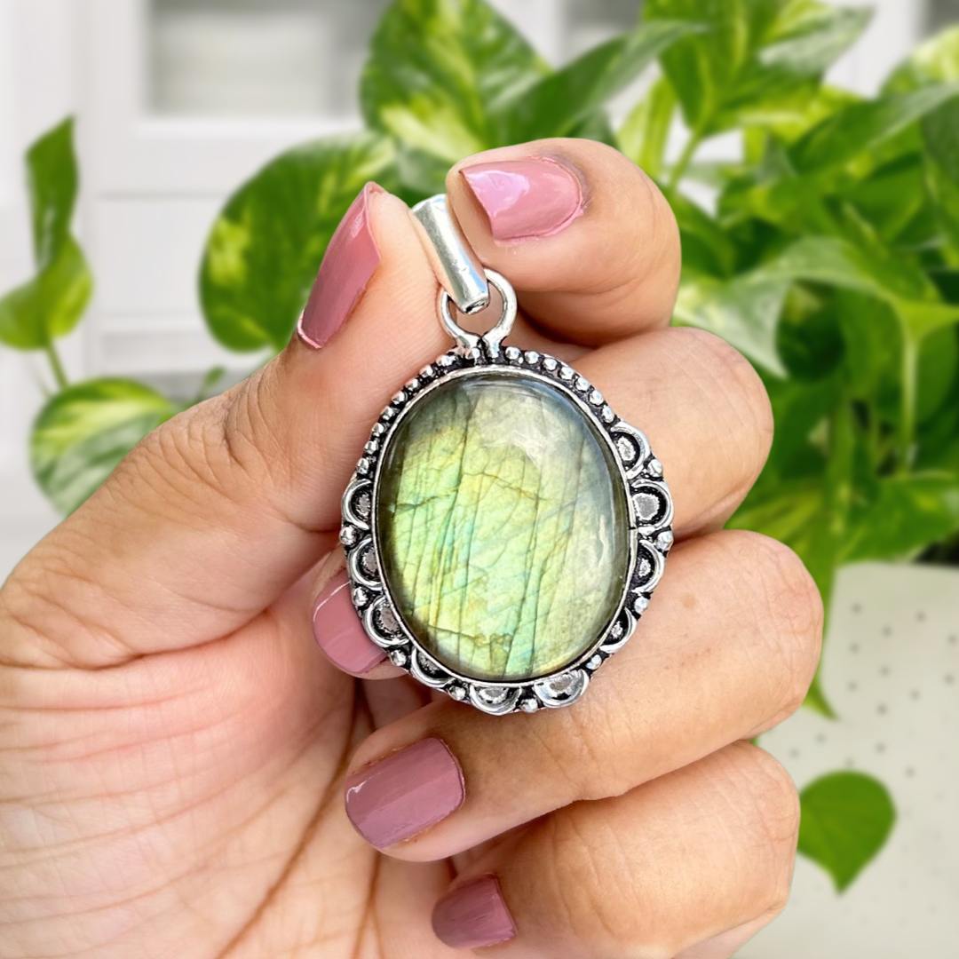 Labradorite Vintage Pendant Necklace